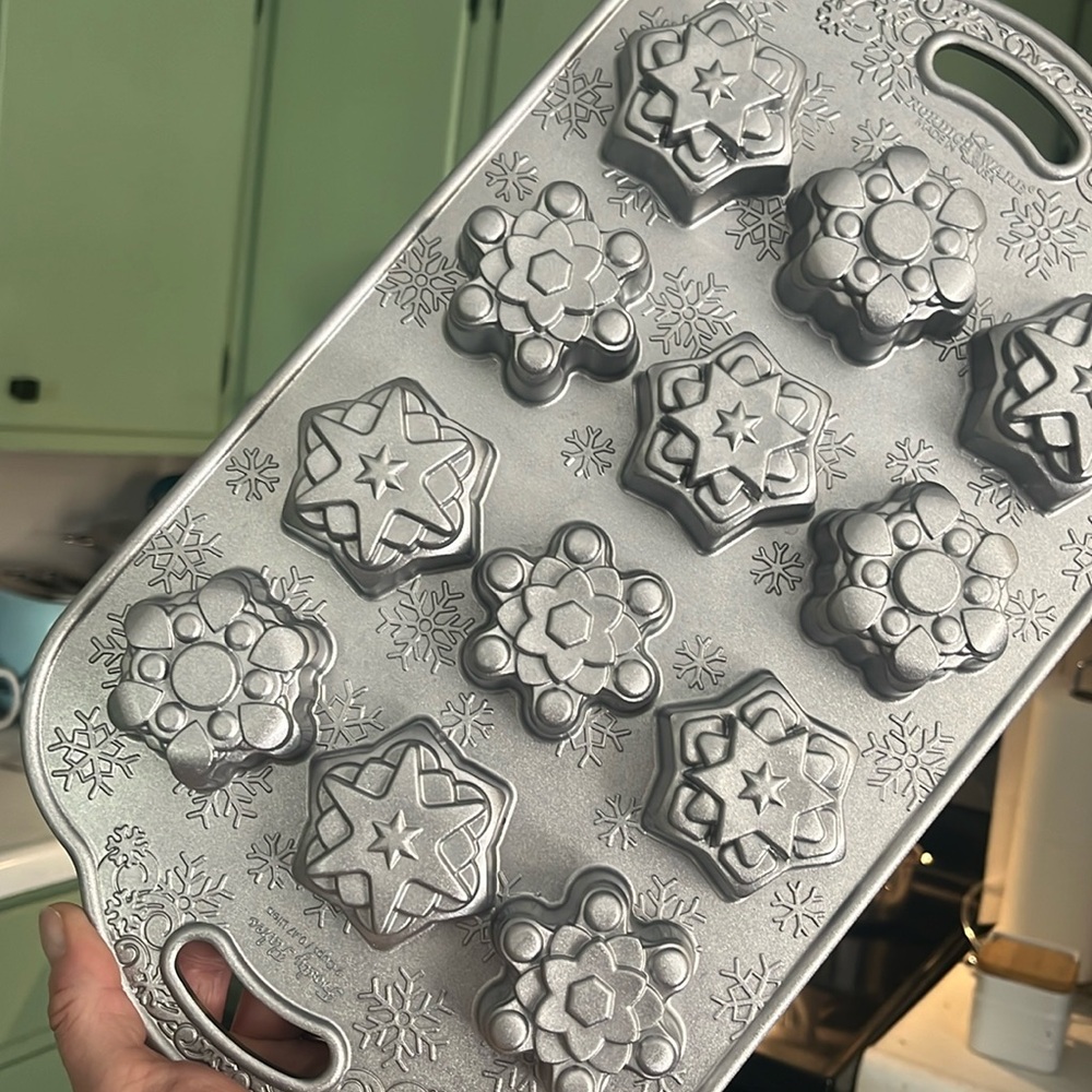 Nordic Ware Frosty Flakes Bites Pan